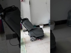 جاروبرقی فرش کوچک به راحتی کف کاشی را تمیز می کند