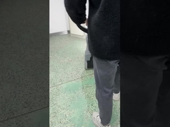 آسان تمیز کردن کف در محیط دفتر باریک